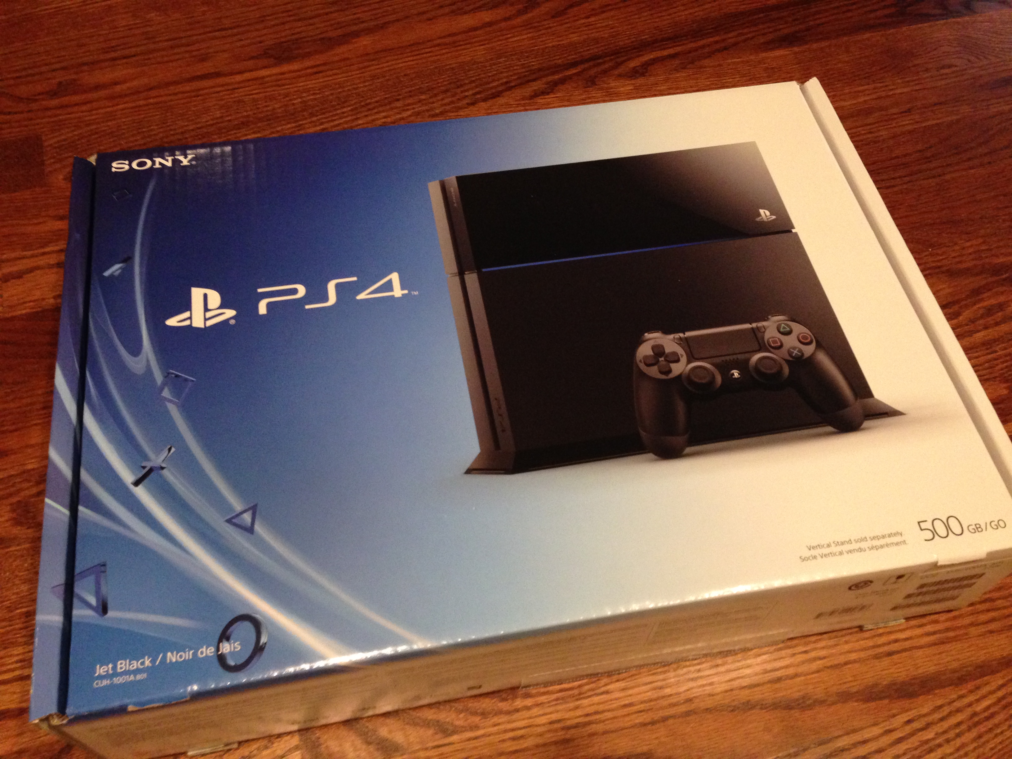 We unbox the PS4 and it's beautiful. 